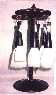 brushstand3.jpg (11910 bytes)